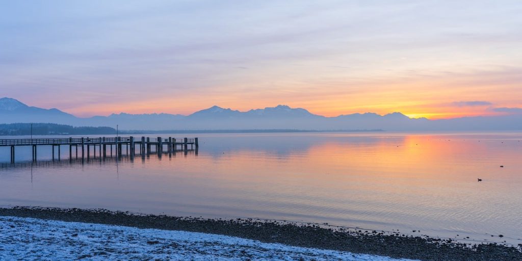 sunset, lake, mountains-7700935.jpg